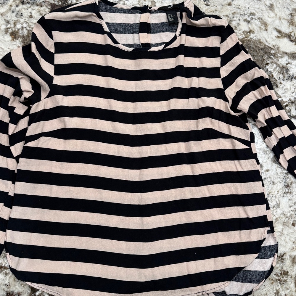 H&M Black and Cream Geometric Top